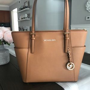 Michael Kors Jet Set Tote